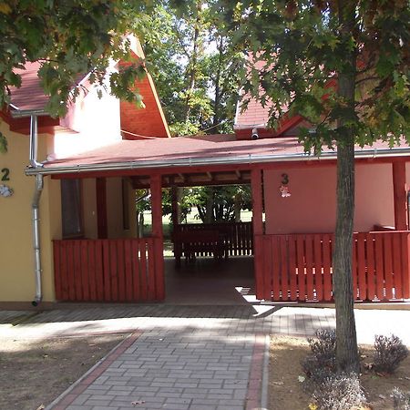 Sarkany Apartman, Sarkany Wellness Es Gyogyfuerdo Nyírbátor Bagian luar foto