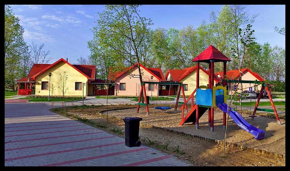 Sarkany Apartman, Sarkany Wellness Es Gyogyfuerdo Nyírbátor Bagian luar foto