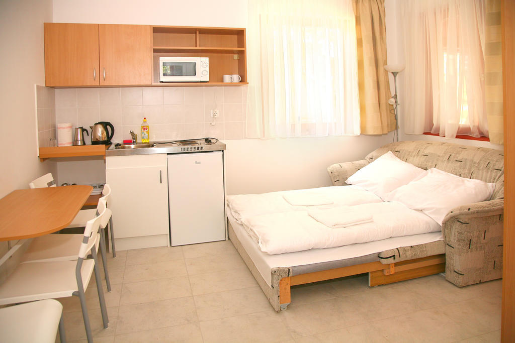 Sarkany Apartman, Sarkany Wellness Es Gyogyfuerdo Nyírbátor Ruang foto