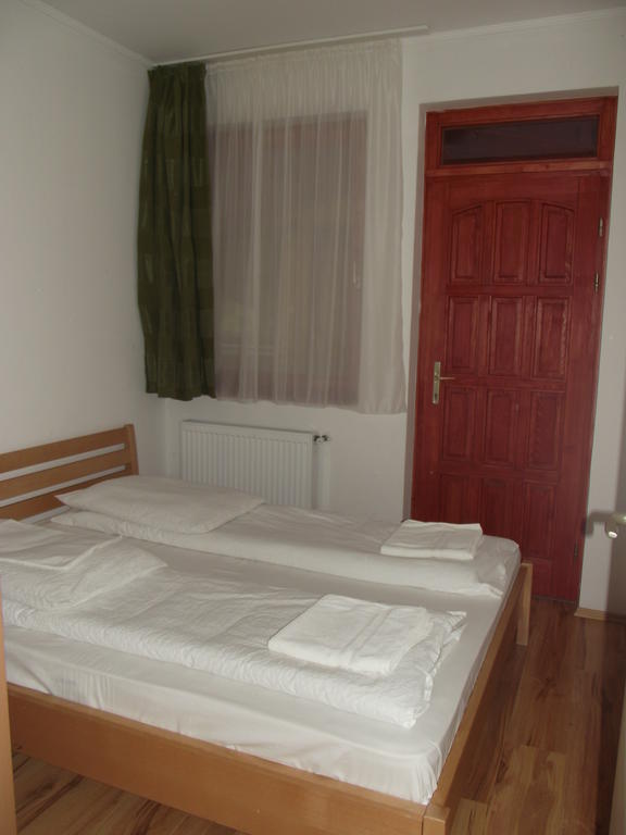 Sarkany Apartman, Sarkany Wellness Es Gyogyfuerdo Nyírbátor Ruang foto